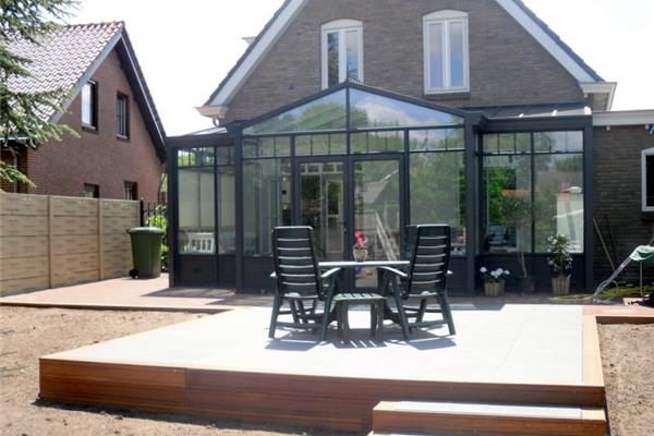 Serre met dubbele deur en kleinhouten